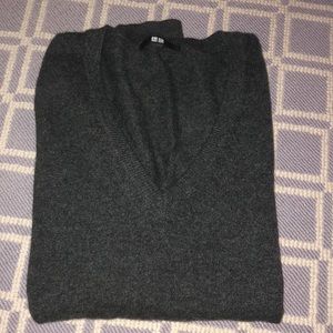 Uniqlo gray sweater